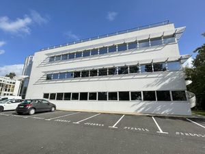 Location Local Professionnel 919m²