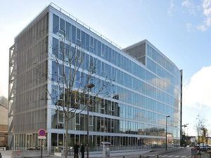 Location Local Professionnel 295m²