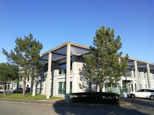 Location Local Professionnel 249m²