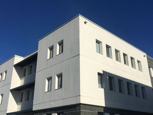 Location Local Professionnel 657m²