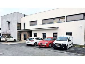 Location Local Professionnel 247m²