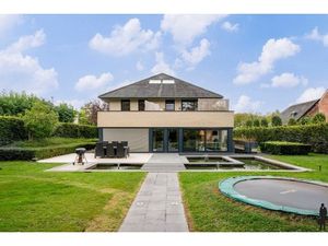 Huis te koop in Brasschaat met 4 slaapkamers