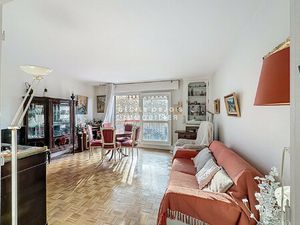 Appartement 3 pièces 68m² balcon cave et parking