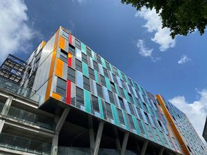 Location Local Professionnel 1 890m²