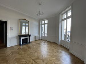 Location Local Professionnel 147m²
