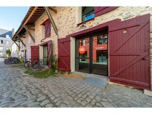 Location Local Professionnel 242m²