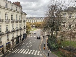 Location Local Professionnel 387m²