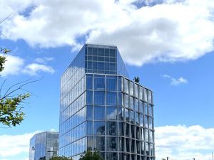 Location Local Professionnel 602m²