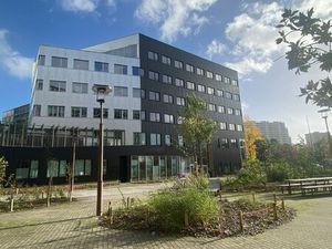 Location Local Professionnel 2 335m²