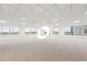 A LOUER  IMMEUBLE DE BUREAUX RENOVES AVEC DOUBLE ADRESSE