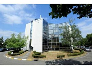 Location Local Professionnel 1 218m²