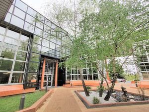 Location Local Professionnel 268m²