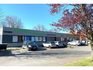 Location Local Professionnel 1 258m²