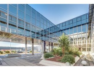 Location Local Professionnel 224m²