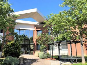 Location Local Professionnel 605m²