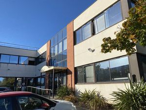 Location Local Professionnel 667m²