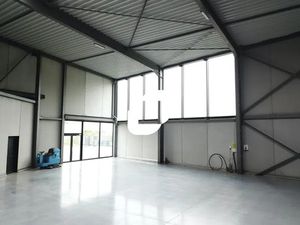 A LOUER  PROXIMITE AUTOROUTE