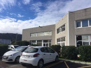 Location Local Professionnel 1 147m²