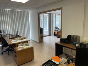 Location Local Professionnel 147m²