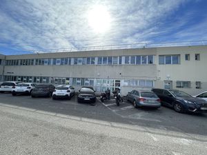 Location Local Professionnel 385m²