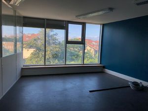 Location Local Professionnel 120m²