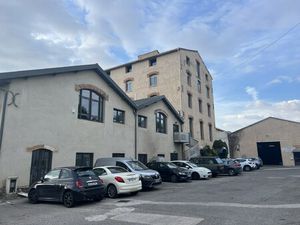 Location Local Professionnel 396m²