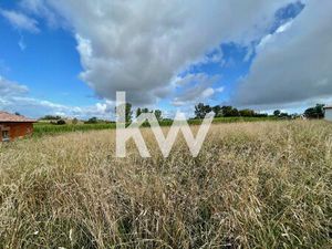 Terrain viabilisé de 1 344 m² avec vue ouest sur les champs