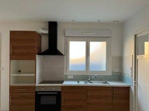 Location maison 2 pièces 70 m² à Lesparre-Médoc (33340)