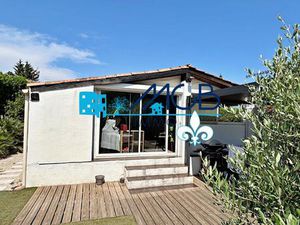 Maison dans domaine avec piscine