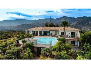 Exceptionnelle Villa Panoramique avec Piscine à Débordement à Porto-Vecchio Vue Mer...