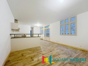 Appartement 2 pièce(s) de 61m² avec terrasse et cour privative au coeur du centre ville de