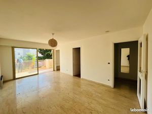 Studio lumineux avec terrasse