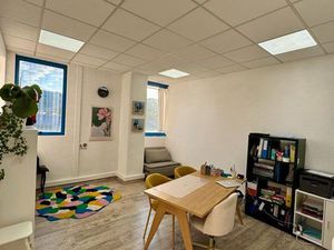 Location bureau/cabinet 25m carrés