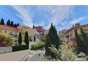 Grand studio 38 m2 lumineux calme proche Garibaldi