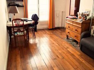 2 pièces au 5éme étage . Mairie du 17éme