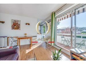 Biarritz - Appartement T1 bis avec terrasse et parking dans un environnement calme