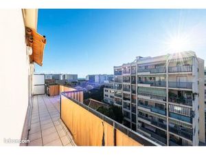 Appartement 52m2 dernier étage ascenseur terrasse