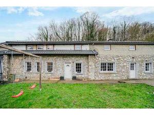 Fermette en moellons de 3 chambres sur 4.000m² de terrain.