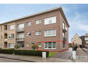 Ruim gelijkvloersappartement met 3 slks en garage