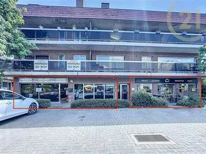 AXE FORT FREQUENTÉ - COMMERCES AVEC PARKING A VENDRE