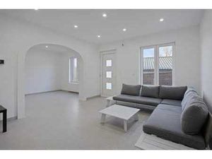 Maison rénovée de +/-295m² à distance de marche du centre