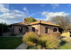 Ruime bungalow met drie slaapkamers en inpandige garage o...