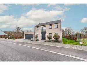 Belle villa récente dans un quartier prisé