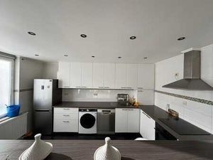 Appartement Entièrement Rénové (immeuble sans charges!)