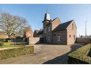 Maison de campagne unique et pleine de caractère sur un t...