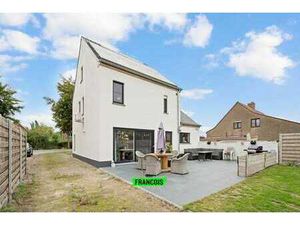 Instapklare Woning met 4 Slaapkamers en Zonnig Perceel te k…