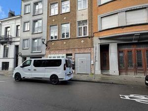 Entrepôt / Dépôt + Bureau en Parfait État ! 230 M2