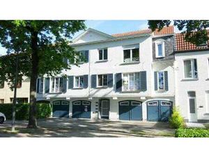 Lichtrijk 2-slaapkamerappartement met GARAGE te huur in A...