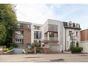 Uccle  maison contemporaine avec profession libérale