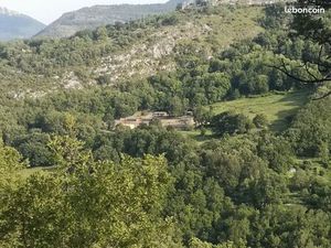 Ferme avicole en activité clé en main + maison dont gîte  sur 7 ha terrain  dans cadre mag